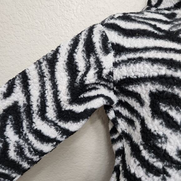 C.C. Kids Girlie Girl Black White Animal Print Sherpa Pullover Jacket YL Pockets - Picture 3 of 8